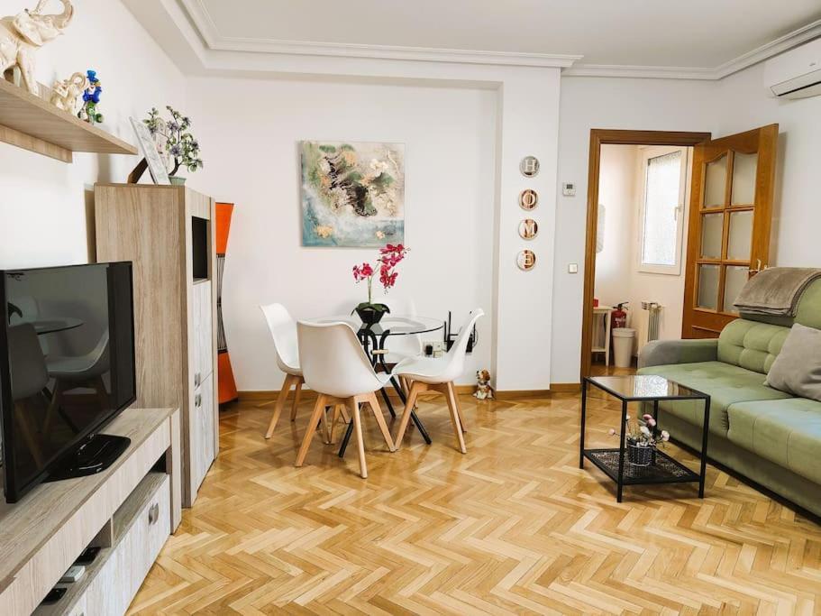 Apartamentos Turisticos Seviro Мадрид Экстерьер фото